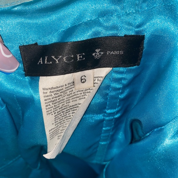 Beautiful graduation dress - Picture 3 of 3